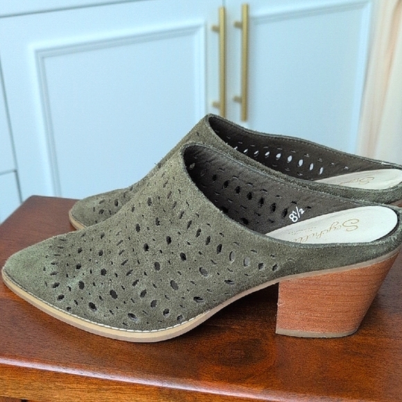 Seychelles Laser Cut Olive Perforated Suede Mules Shoes 8.5 - Picture 1 of 11